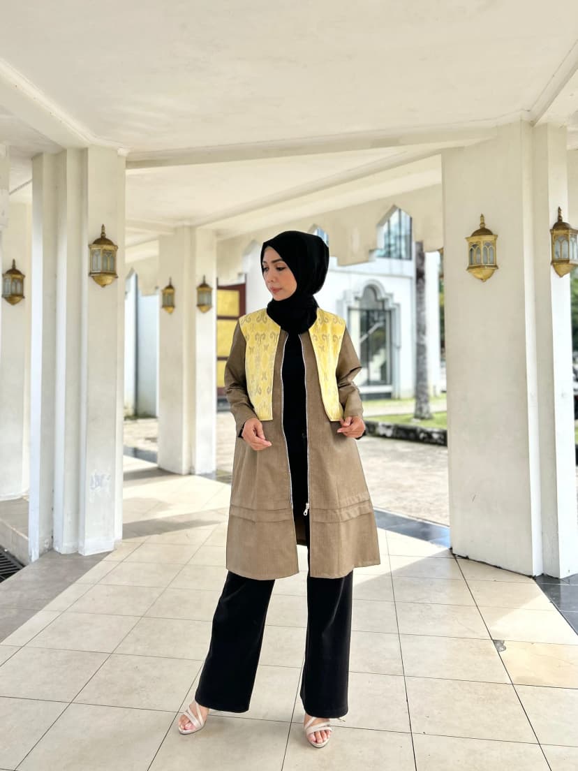 Alira Outer #4